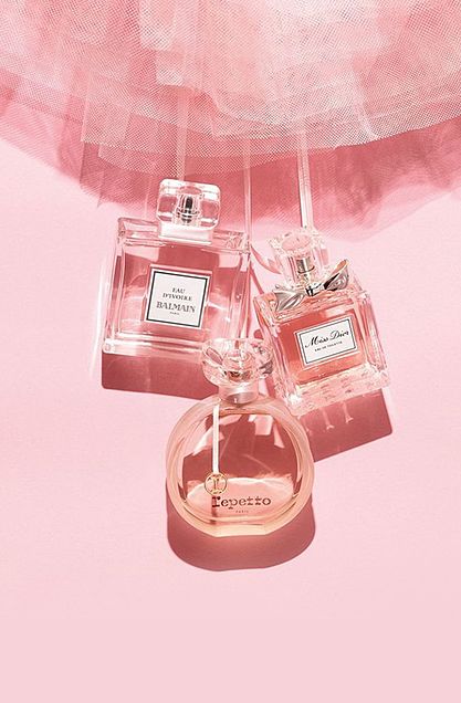壁紙 素材 おしゃれ かわいい レトロ ピンク 香水 ガーリー可愛い 香水 パフューム Perfumeのスマホ壁紙 待ち受け画面 画像まとめ Naver まとめ