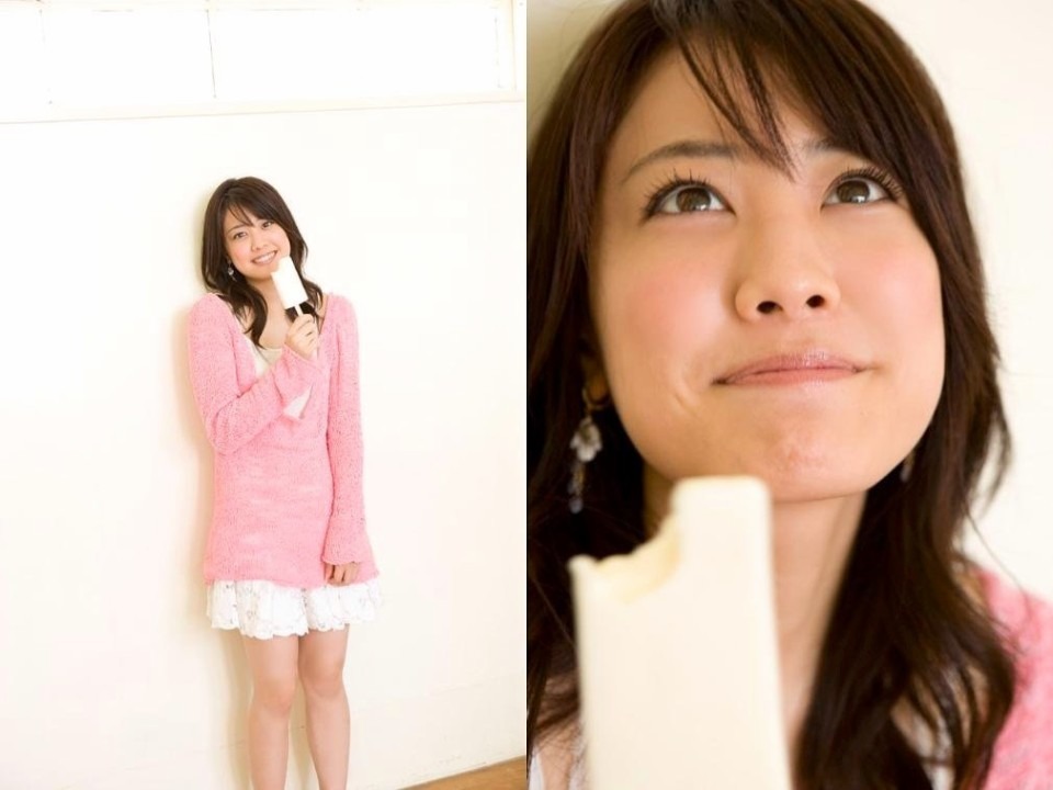 アイスを食べる福田沙紀