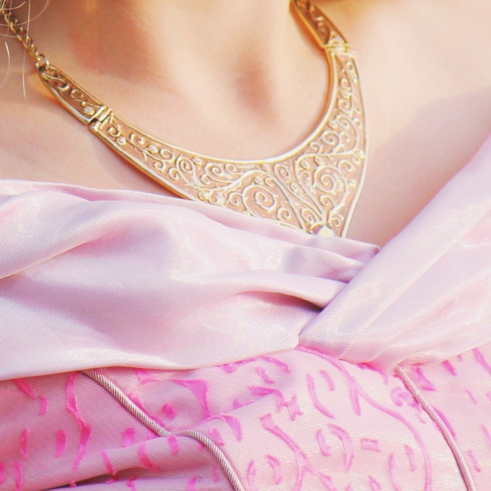 眠れる森の美女のオーロラ姫風ピンクのカラードレスまとめ | marry[マリー]